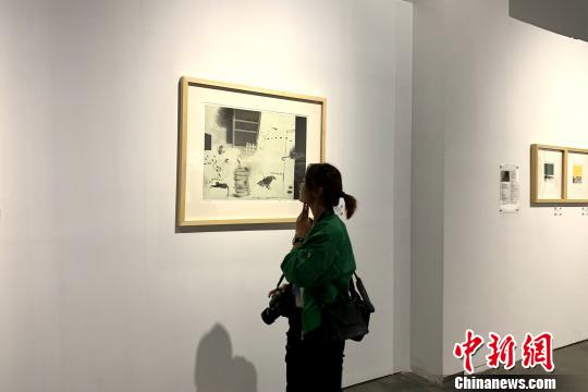 觀眾現(xiàn)場參展?！±钆迳?攝