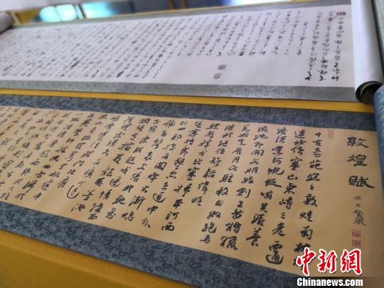 王淑萍收藏的來自全國各地書法愛好者抄寫的經(jīng)書?！《∷?攝